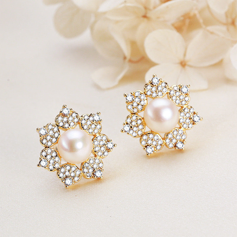 Boucles d'oreilles Eunice en laiton plaqué or 18 carats et véritables perles d'eau douce