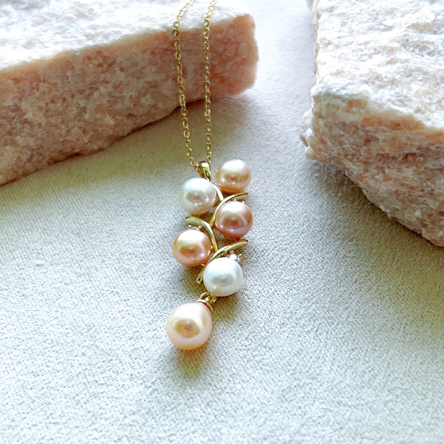 Collar de uva con perlas de agua dulce genuinas
