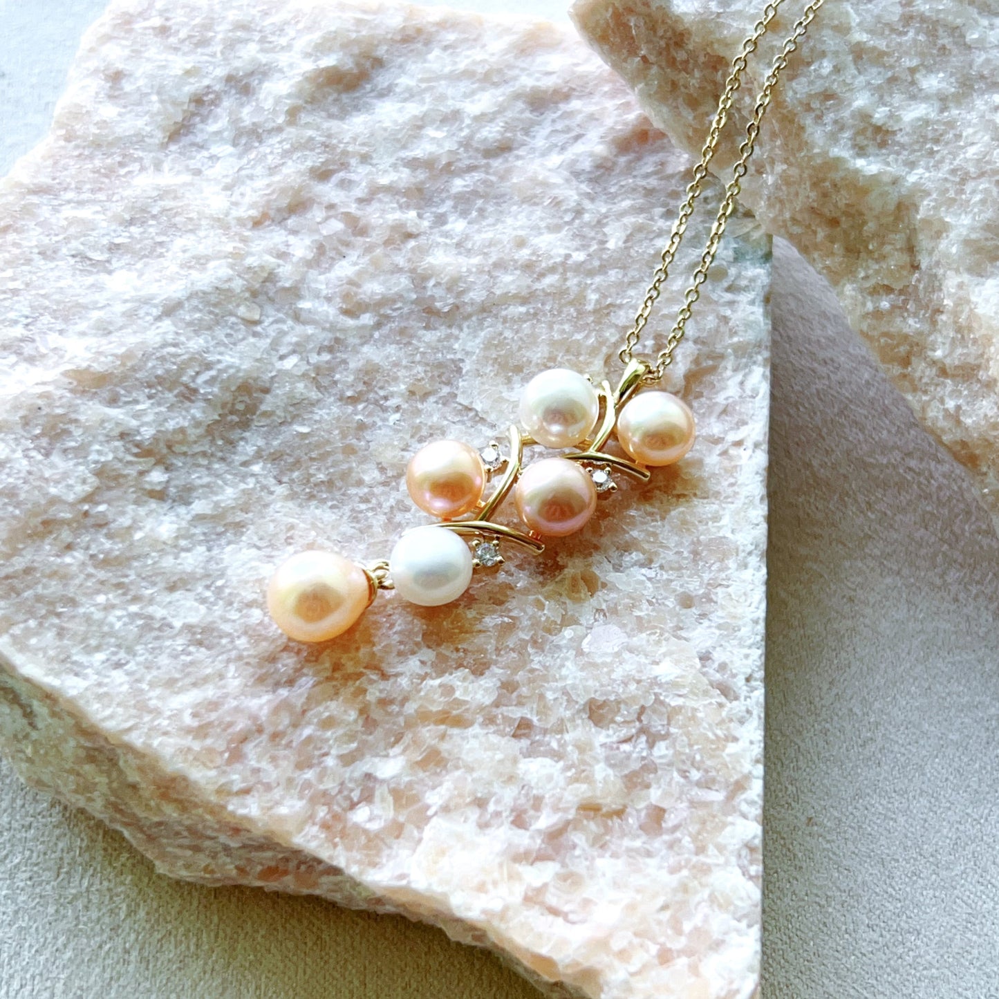 Collar de uva con perlas de agua dulce genuinas