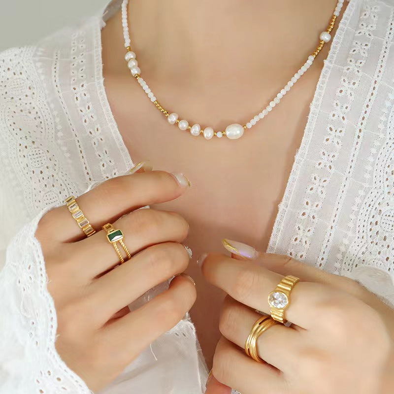 Collar Shirley de acero y titanio con perla de agua dulce genuina