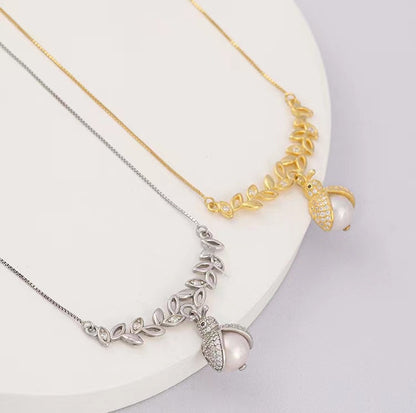 Collar de escarabajo con diamantes y perlas barrocas auténticas de plata maciza S925