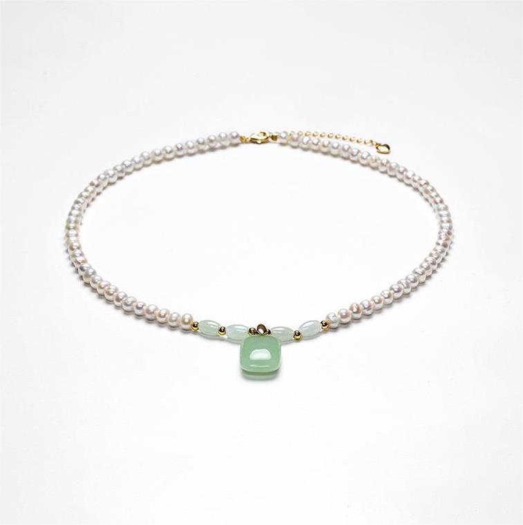 Collier en jade et perles d'eau douce véritables