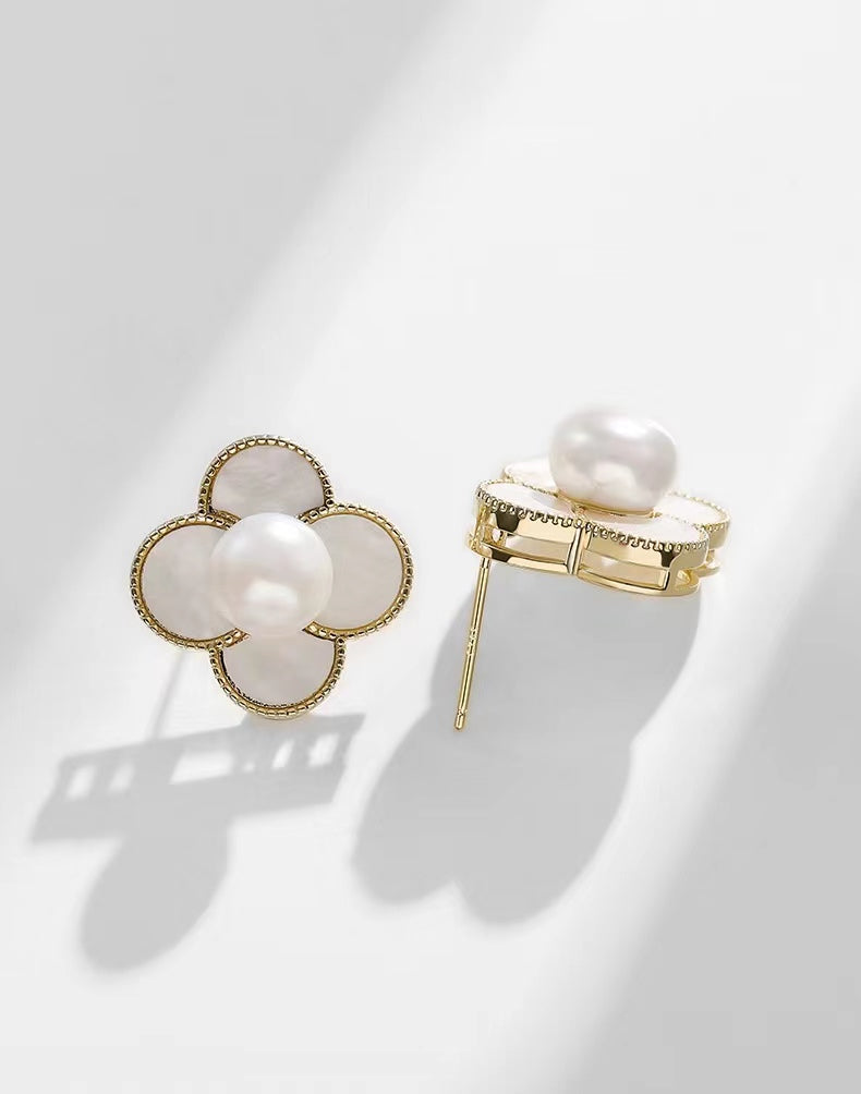 Boucles d'oreilles trèfle en perles d'eau douce véritables