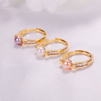 Anillo Ursula de latón bañado en oro de 18 quilates con auténtica perla de agua dulce