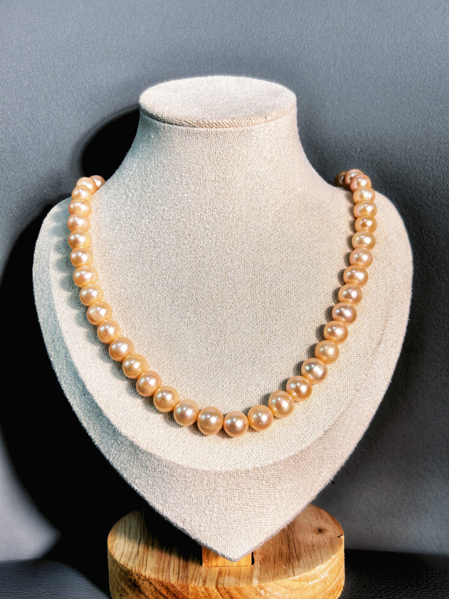 Collar clásico de perlas de agua dulce auténticas color melocotón