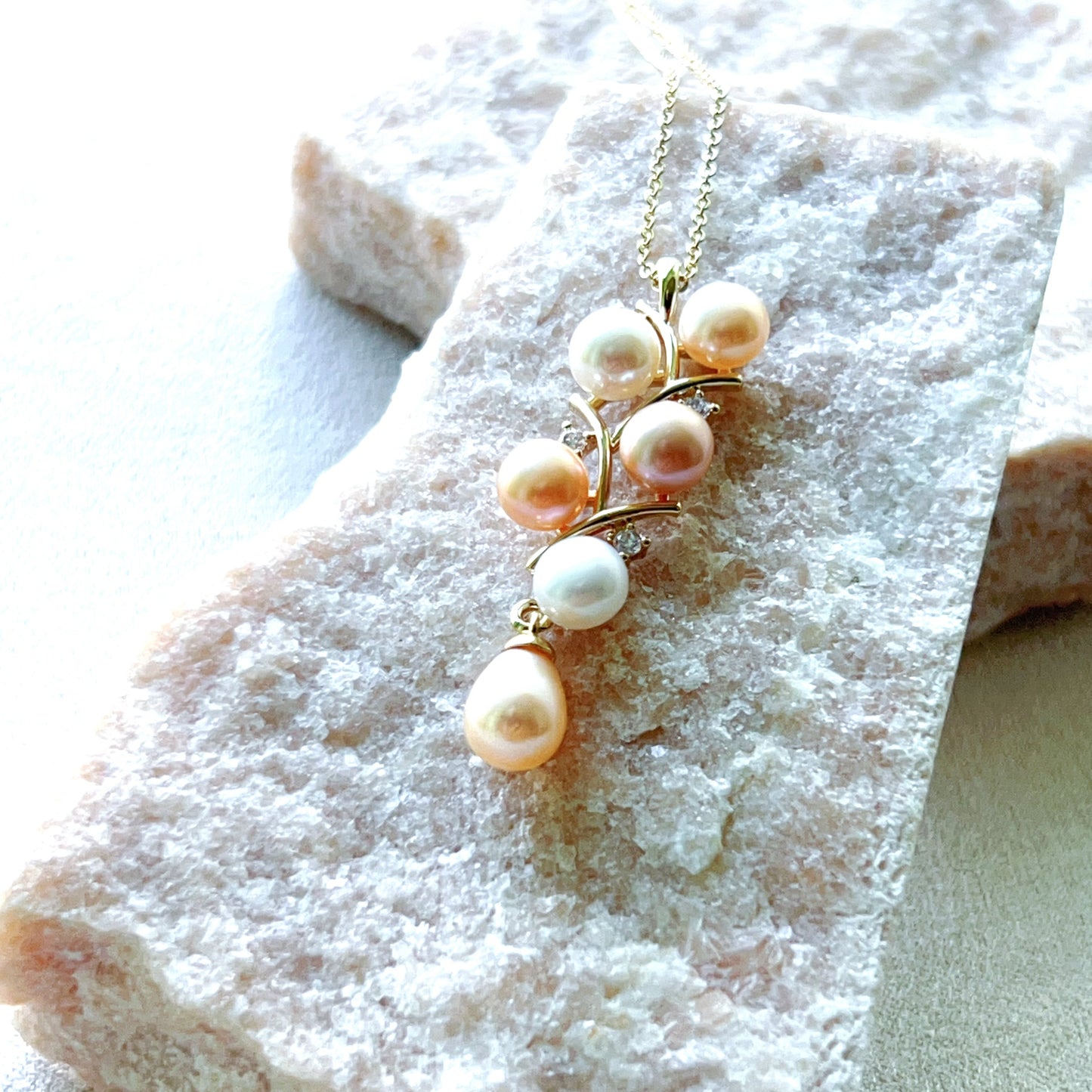 Collar de uva con perlas de agua dulce genuinas