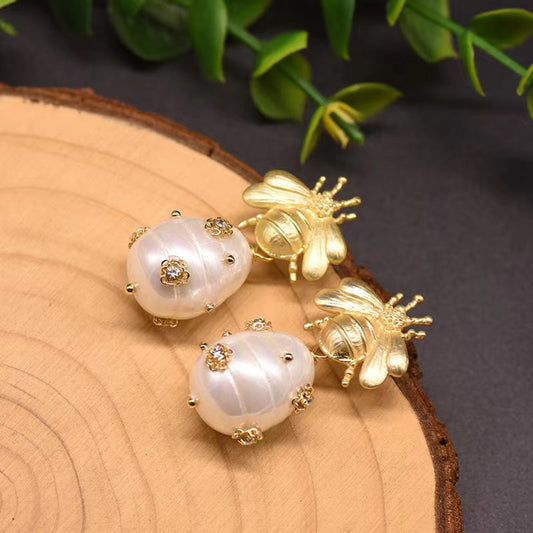 Pendientes de perla barroca de agua dulce genuina / Pendientes de perla de agua dulce genuina Bee Paradise