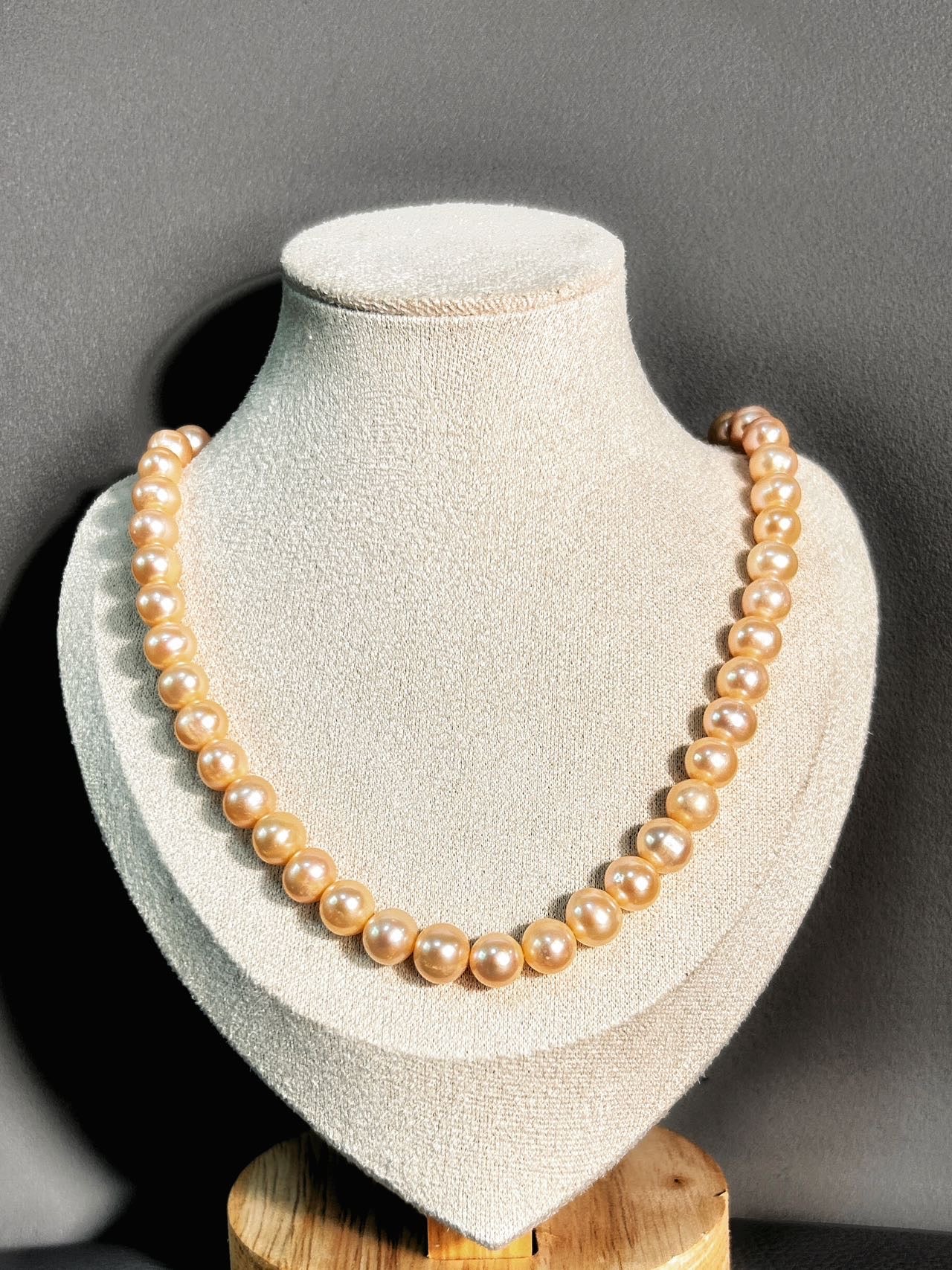 Collar clásico de perlas de agua dulce auténticas color melocotón