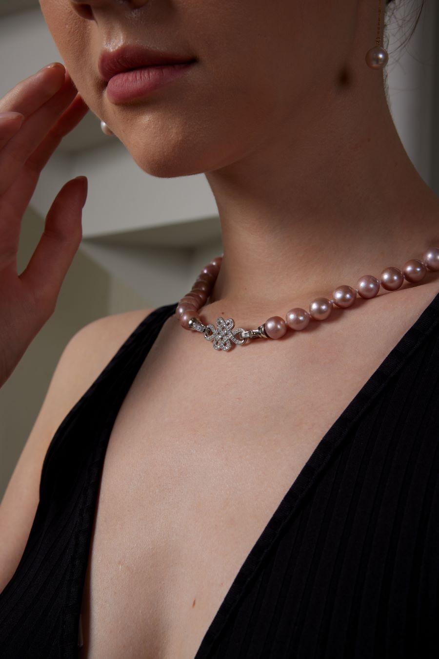 Collar clásico de perlas moradas