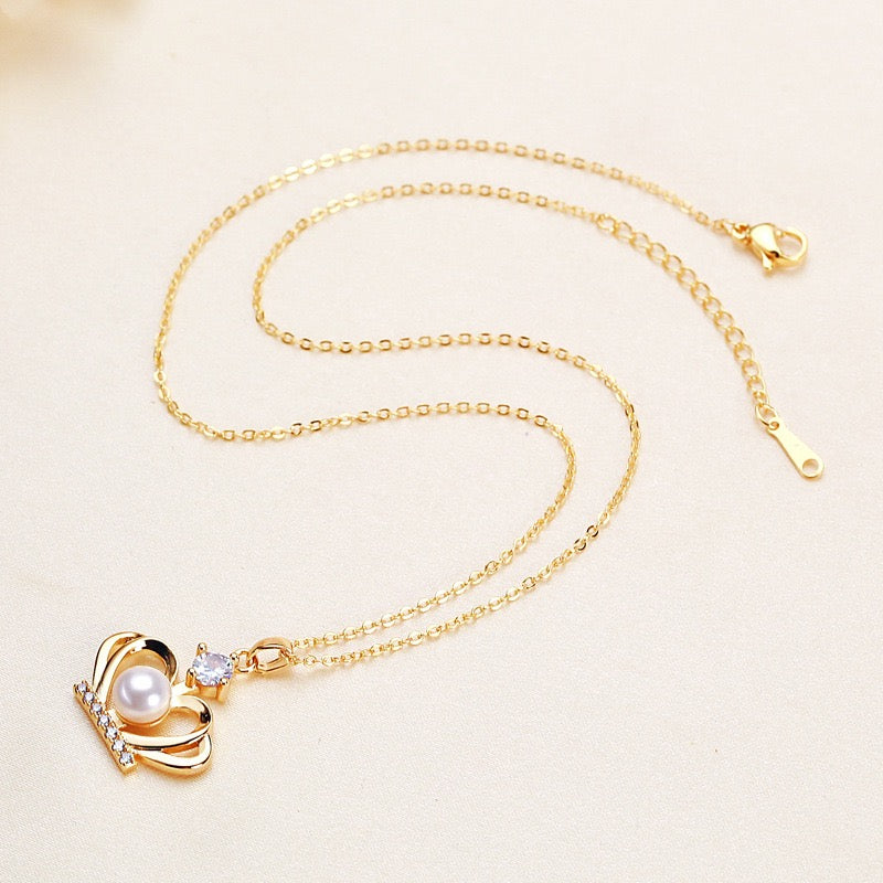 Brass Plated with 18K Gold Genuine Freshwater Pearl Crown Set - Lifestyle/Scale View - Elegant Pearl Jewelry by Kikyo Pearl London