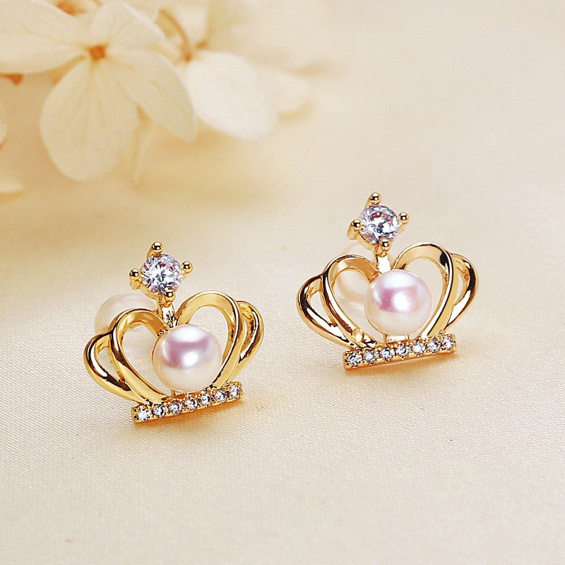 Brass Plated with 18K Gold Genuine Freshwater Pearl Crown Set - Detail View 4 - Elegant Pearl Jewelry by Kikyo Pearl London