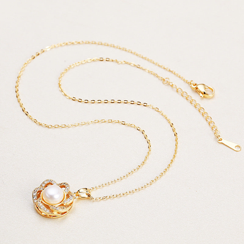 Brass Plated with 18K Gold Genuine Freshwater Pearl Rose Dew Set - Close-up Detail - Elegant Pearl Jewelry by Kikyo Pearl London