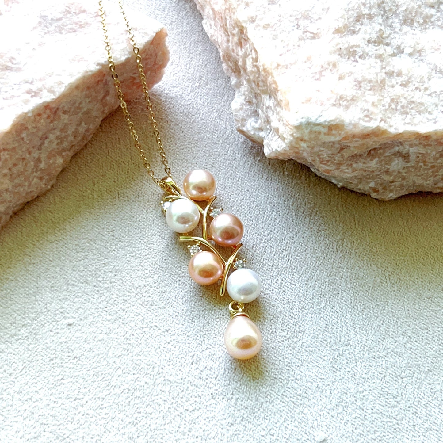 Collar de uva con perlas de agua dulce genuinas
