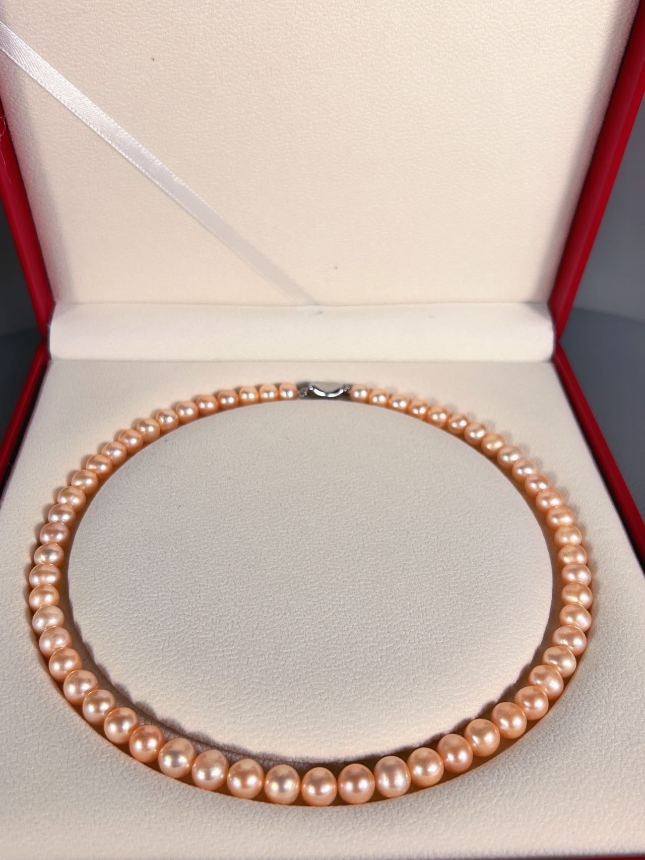 Collar clásico de perlas de agua dulce auténticas color melocotón