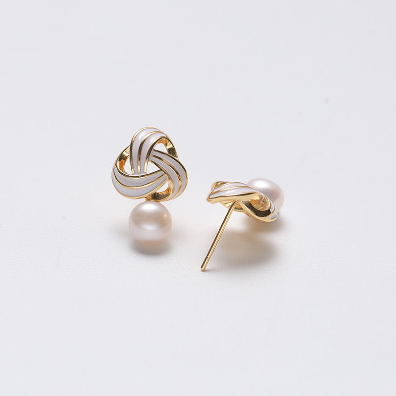 Genuine Freshwater Pearl Bliss Earrings - Close-up Detail - Elegant Pearl Jewelry by Kikyo Pearl London