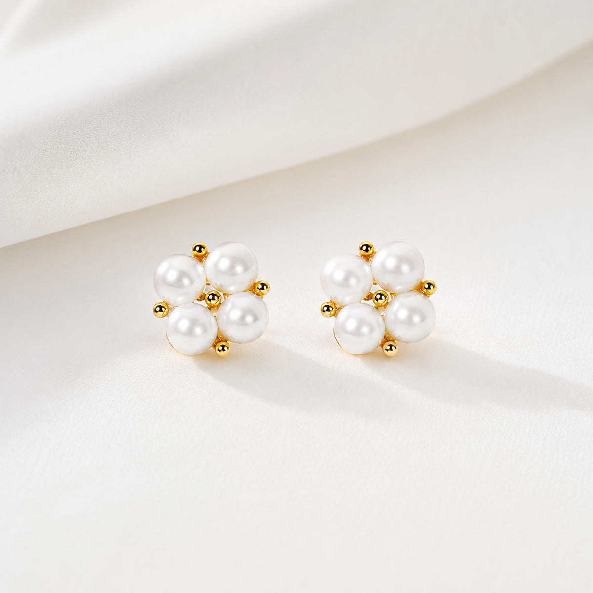 Genuine Freshwater Pearl Cloveré Earrings