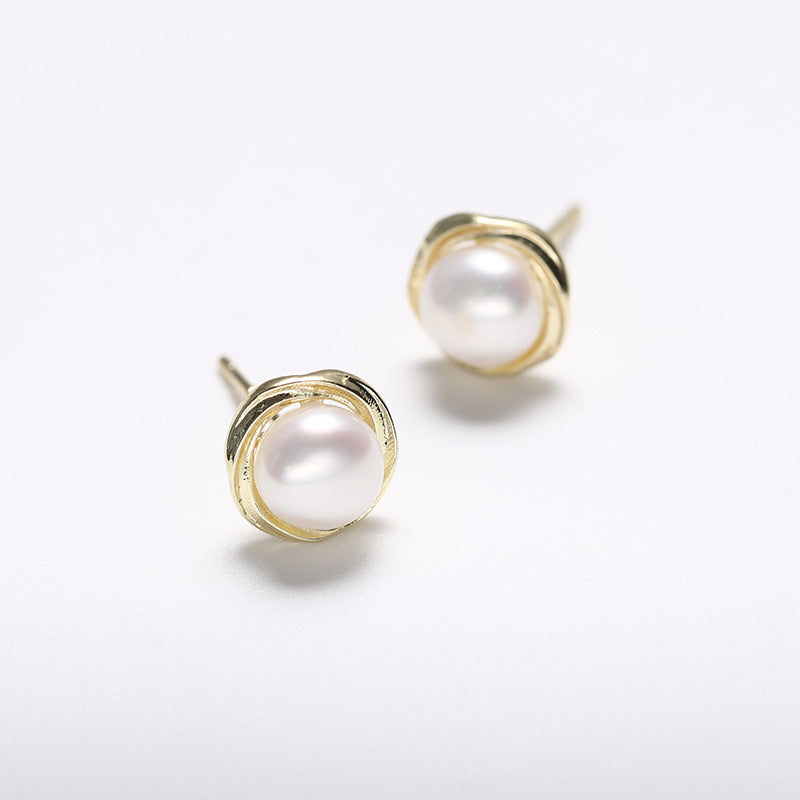 Genuine Freshwater Pearl Grace Lily Earrings - Close-up Detail - Elegant Pearl Jewelry by Kikyo Pearl London