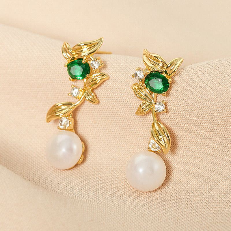 Genuine Freshwater Pearl Green Lucky Earrings - Close-up Detail - Elegant Pearl Jewelry by Kikyo Pearl London