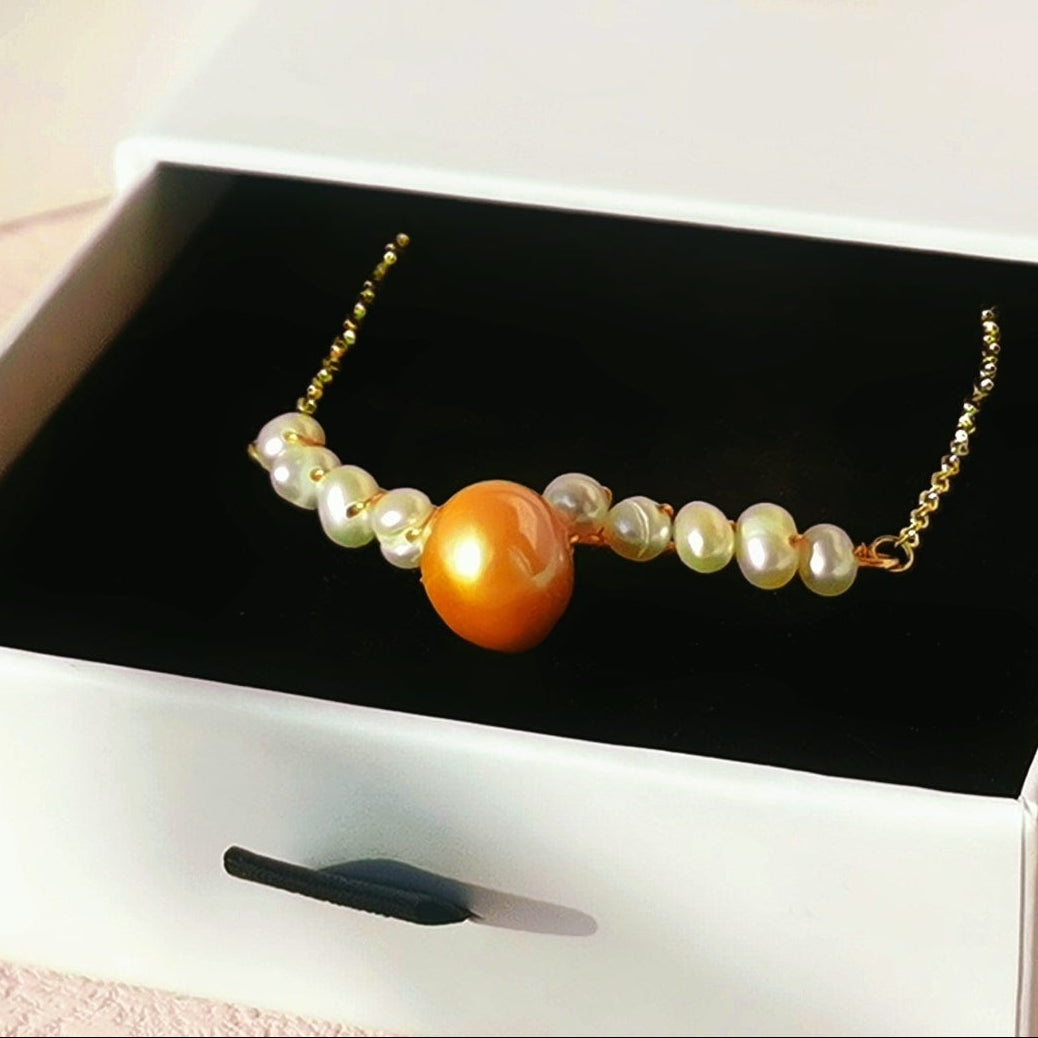 Collier en V avec véritables perles d'eau douce de 12 mm