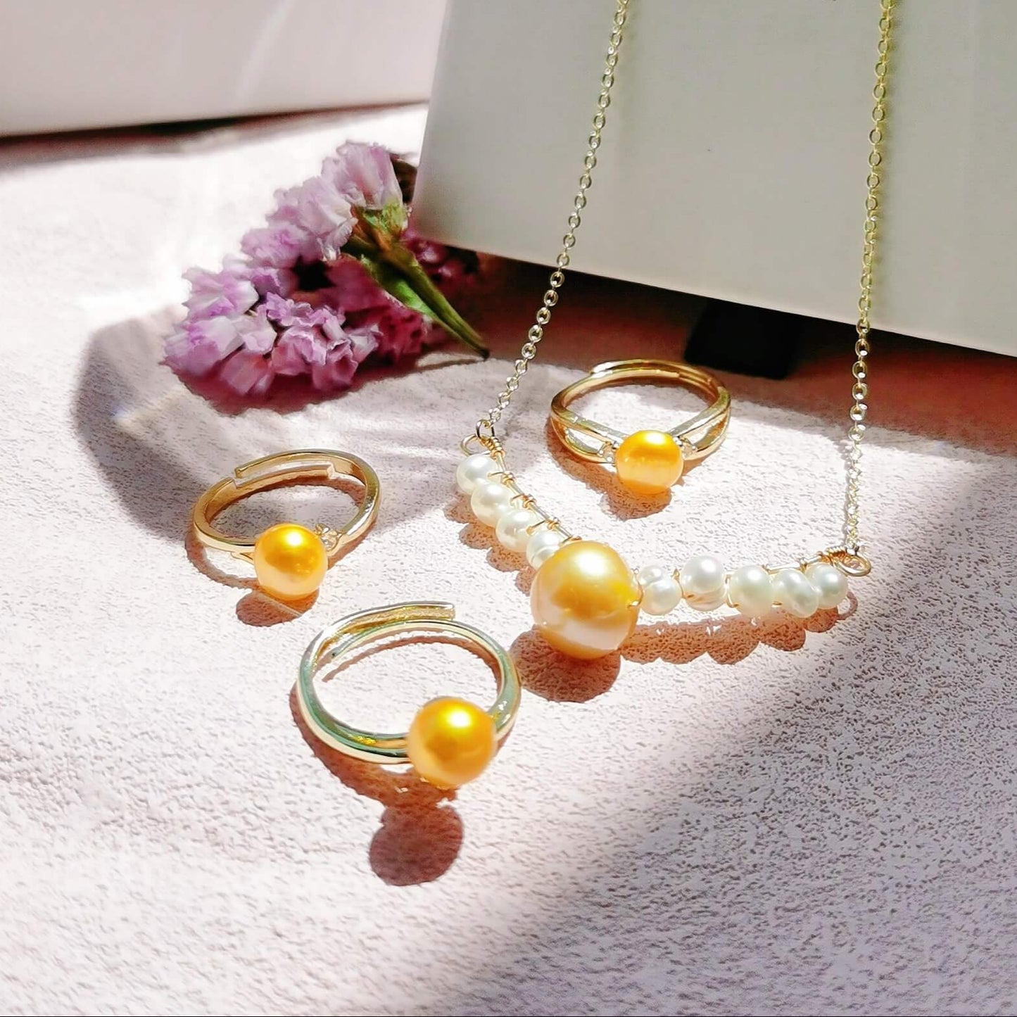 Collier en V avec véritables perles d'eau douce de 12 mm