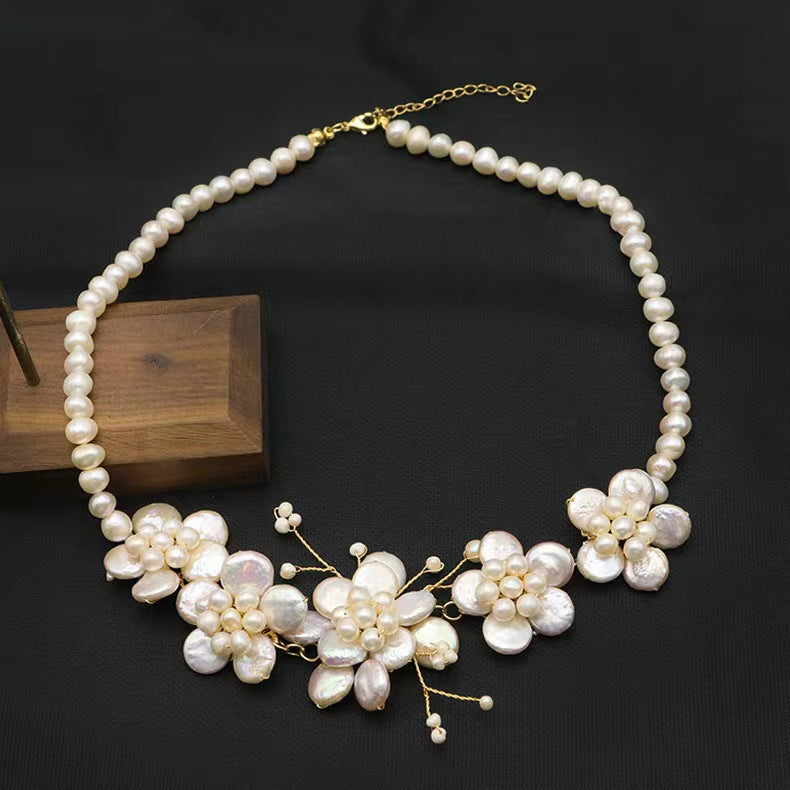 Collar de ángel con flor sagrada y perlas de agua dulce auténticas