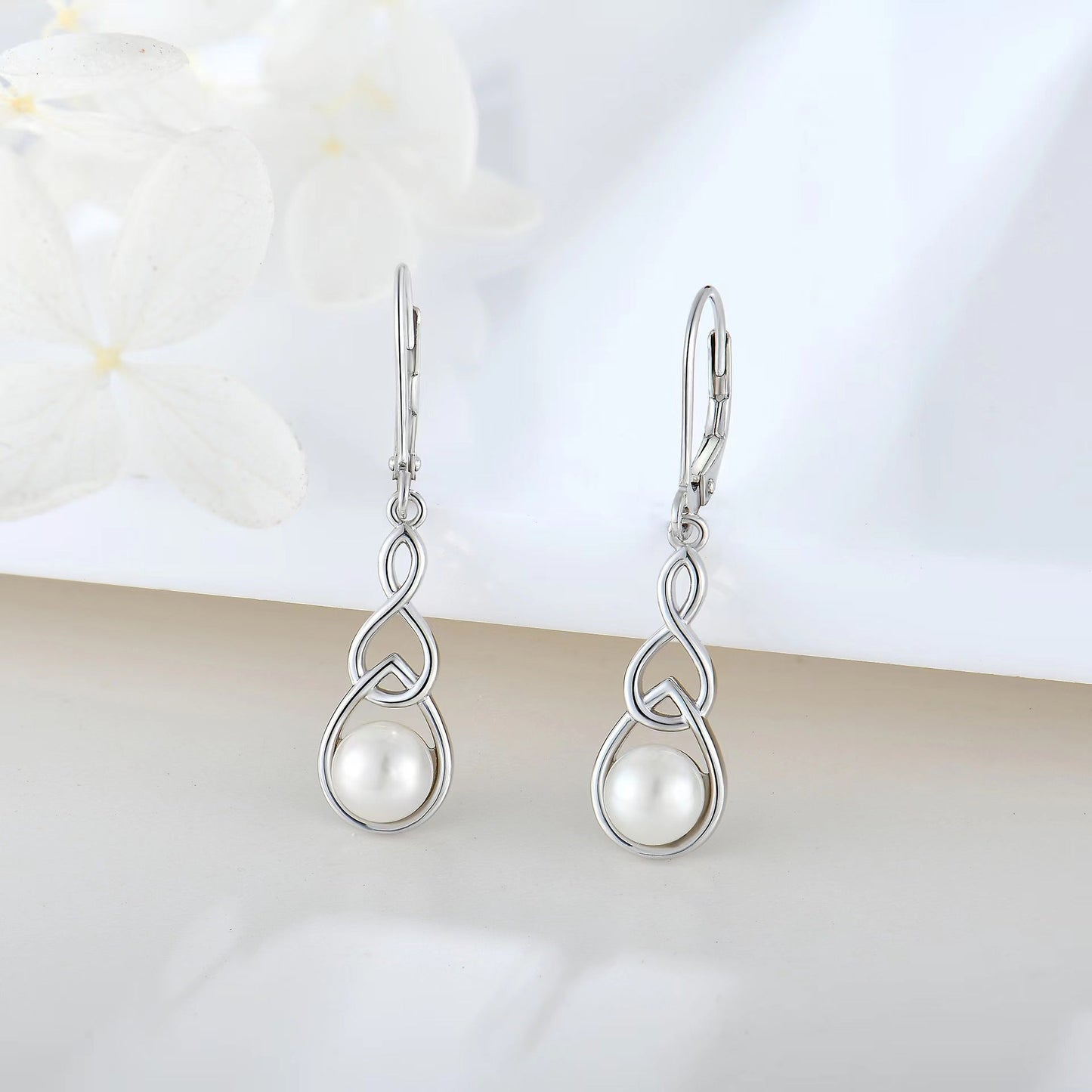 Pendientes de lágrima con perla de agua dulce genuina