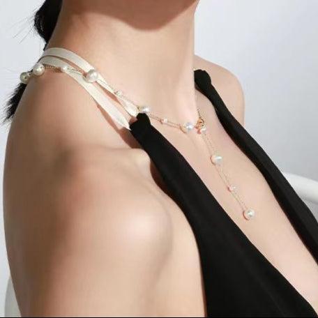 Collar de Gypsophila con perlas de agua dulce genuinas