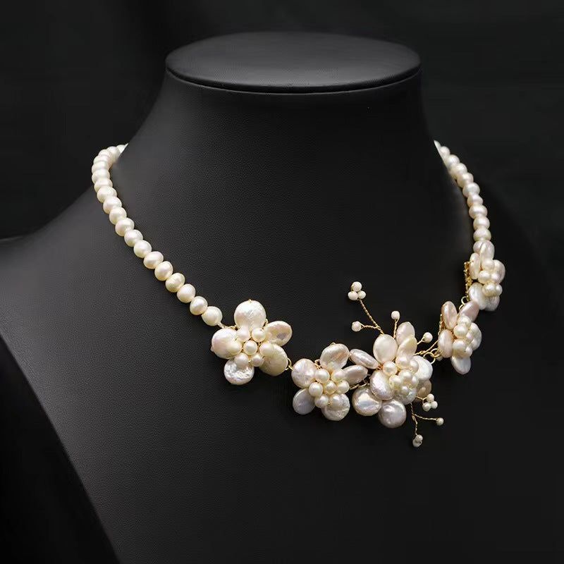 Collar de ángel con flor sagrada y perlas de agua dulce auténticas