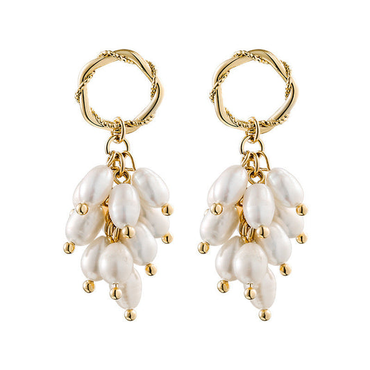 Boucles d'oreilles en perles d'eau douce véritables et fleurs murmurées