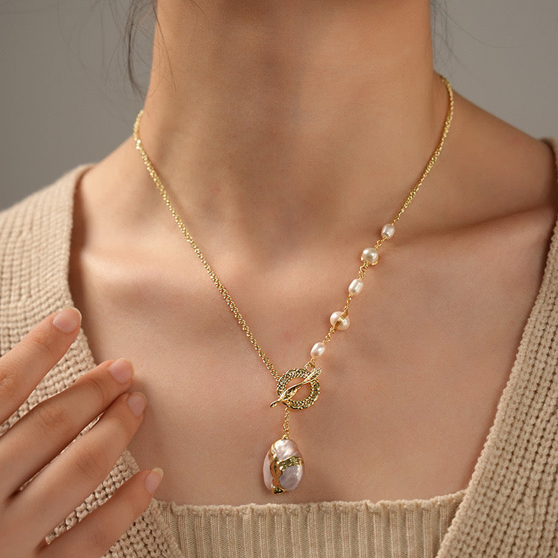 Collier croix d'amour en perles d'eau douce véritables