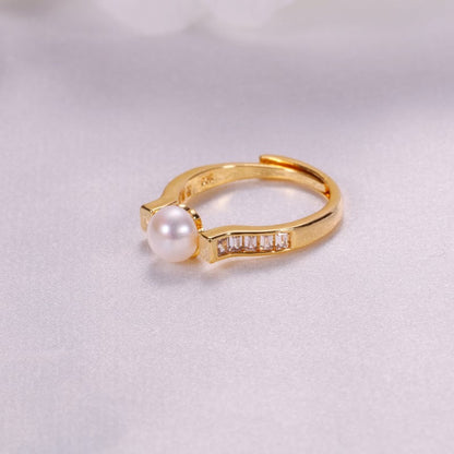 Anillo Ursula de latón bañado en oro de 18 quilates con auténtica perla de agua dulce
