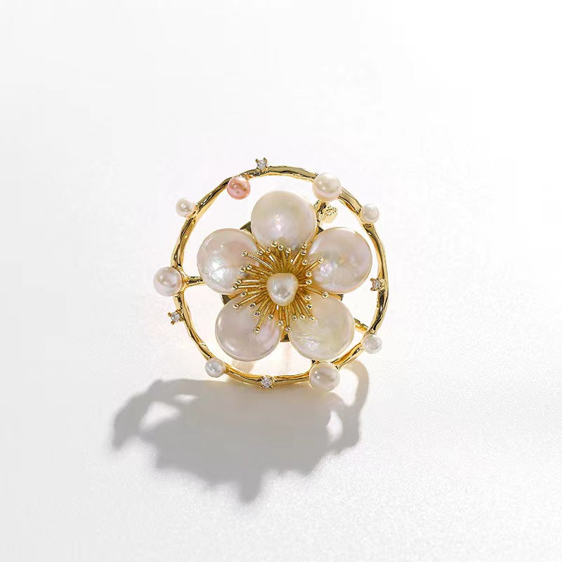 Pendientes de flores de cerezo con perlas de agua dulce auténticas