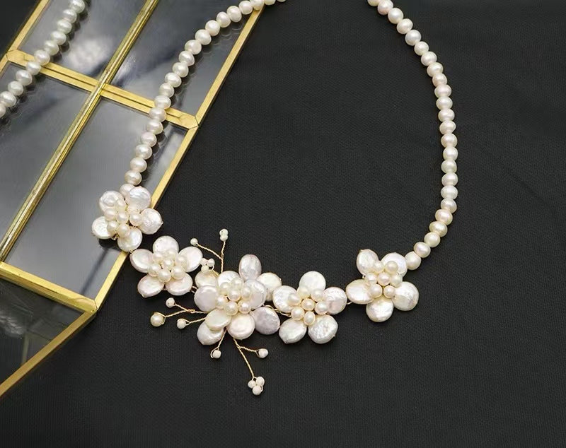 Collar de ángel con flor sagrada y perlas de agua dulce auténticas