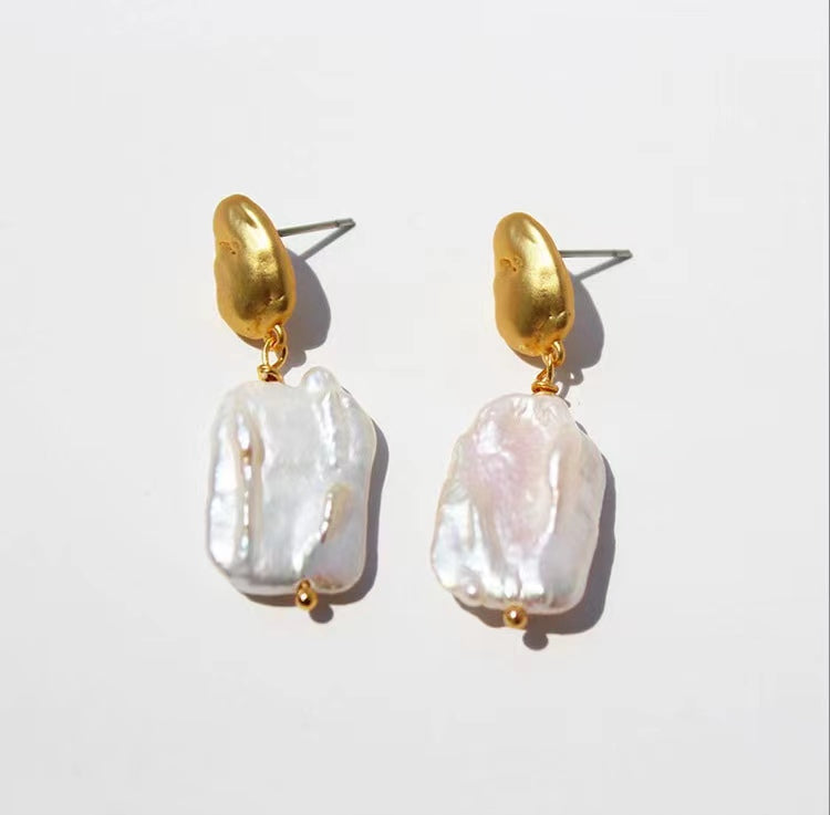 Boucles d'oreilles Emma en véritables perles baroques d'eau douce