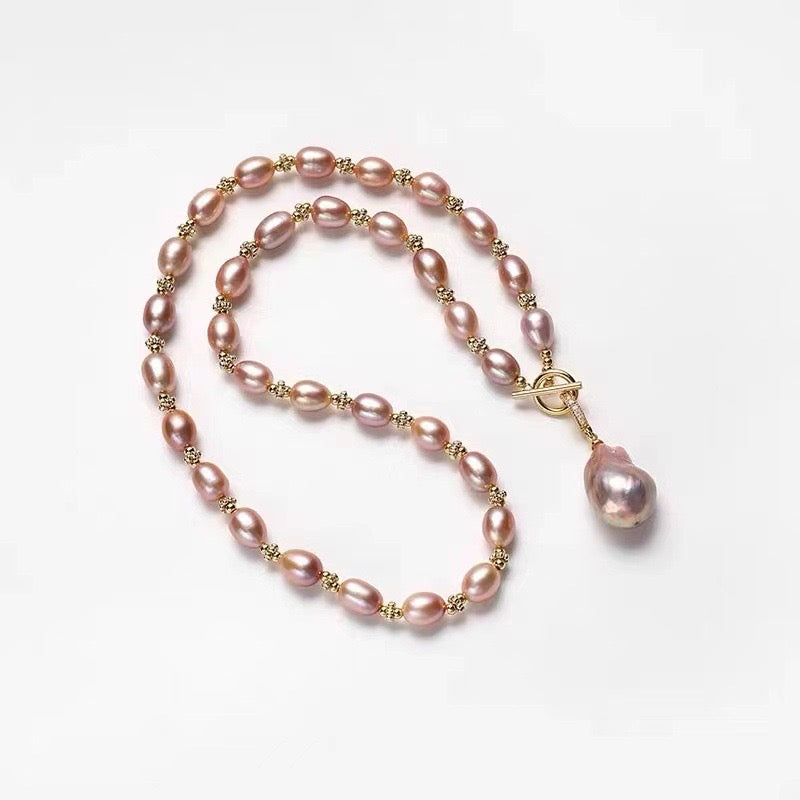 Collier Love en perles d'eau douce véritables roses