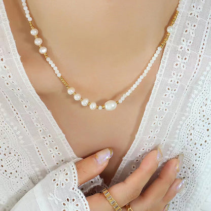 Collier Shirley en acier titane et perles d'eau douce véritables