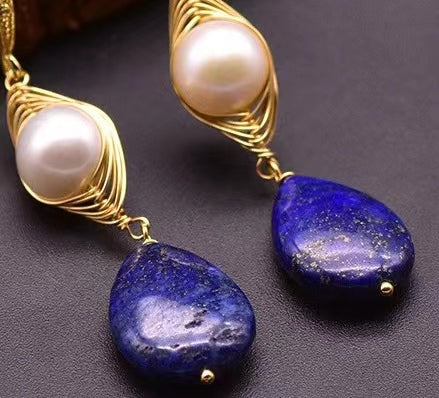 Boucles d'oreilles en perles d'eau douce baroques véritables et œil de lapis-lazuli (édition limitée)