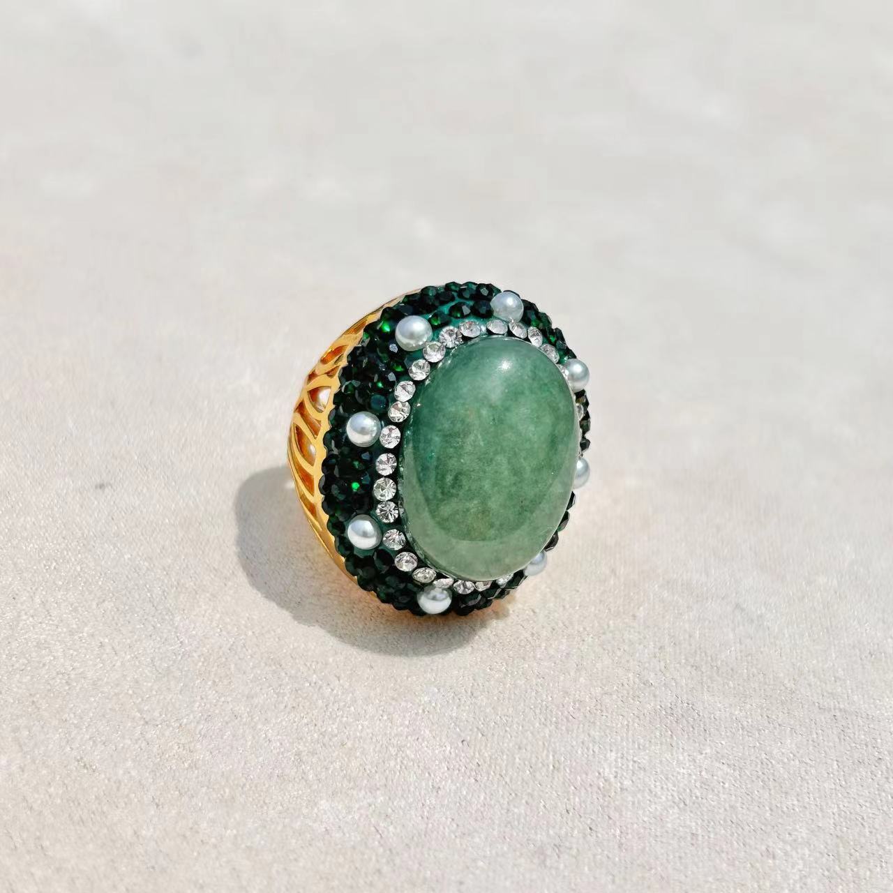 Bague Fitze en véritable perle baroque naturelle et jade
