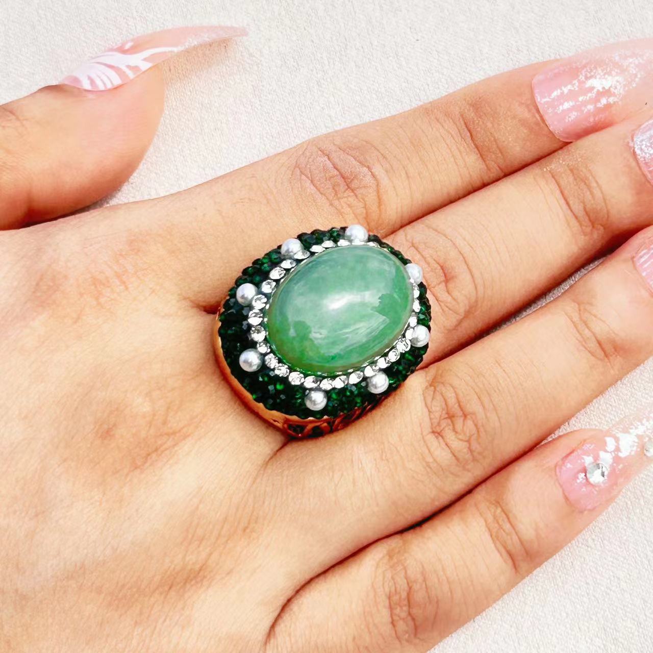 Bague Fitze en véritable perle baroque naturelle et jade