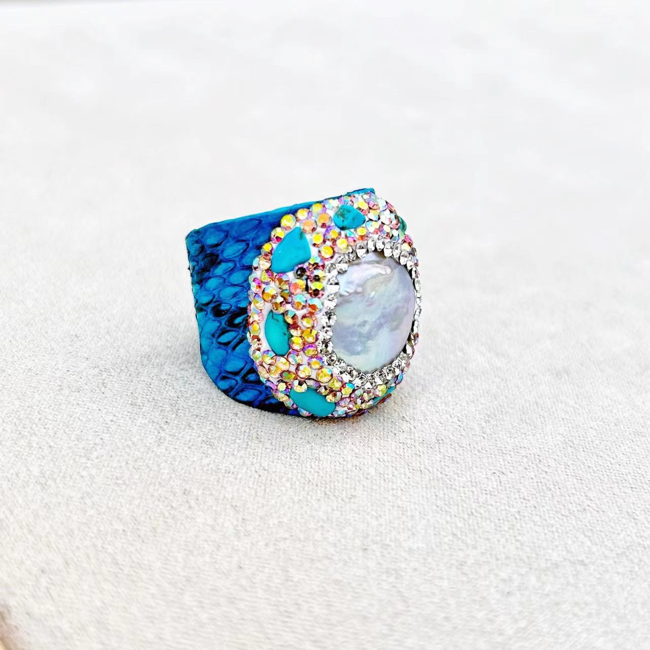 Bague Hausch en véritable perle baroque naturelle et lapis-lazuli