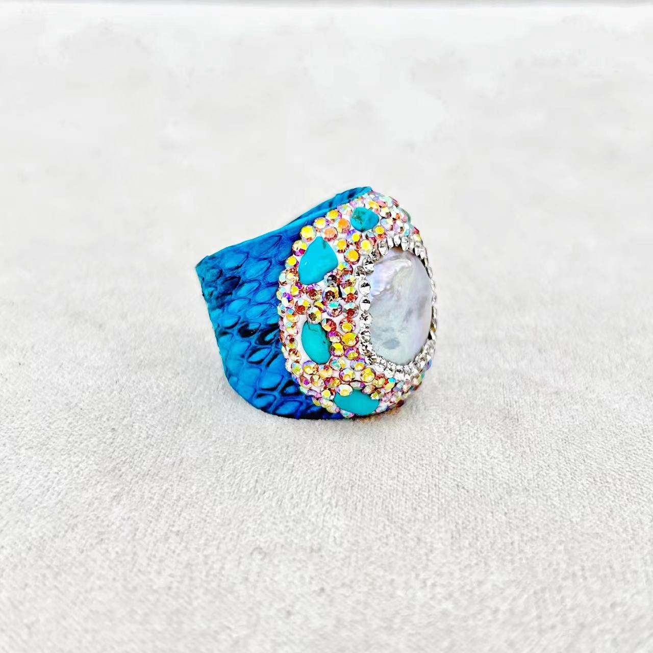 Bague Hausch en véritable perle baroque naturelle et lapis-lazuli